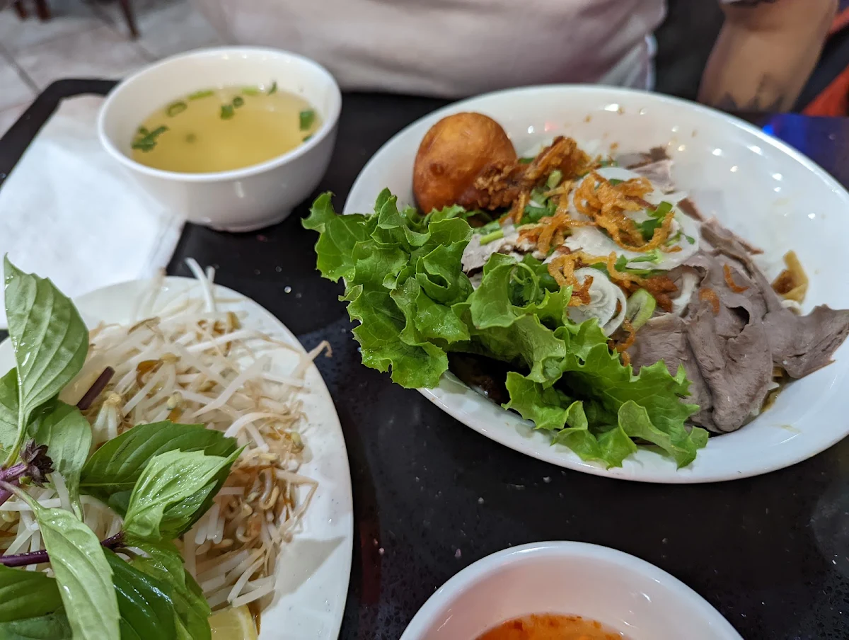 捞麵, Thai Son Restaurant